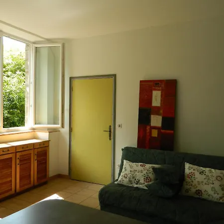 De L'ecole Bed & Breakfast 3*
