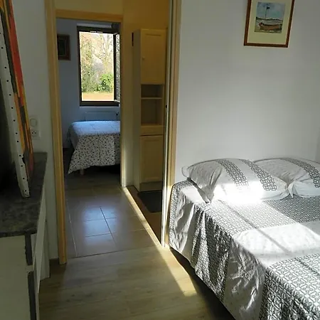De L'ecole Bed & Breakfast 3*
